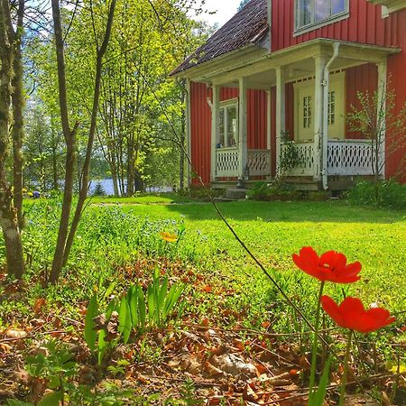 Viktors Affaershus Bed & Breakfast Atran Екстериор снимка