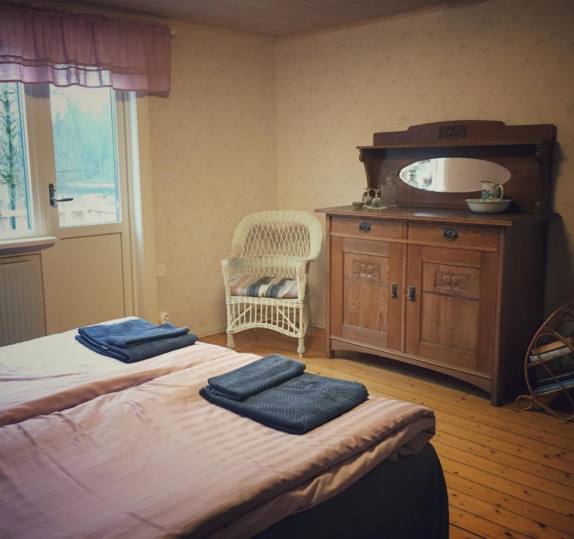 Viktors Affaershus Bed & Breakfast Atran Екстериор снимка