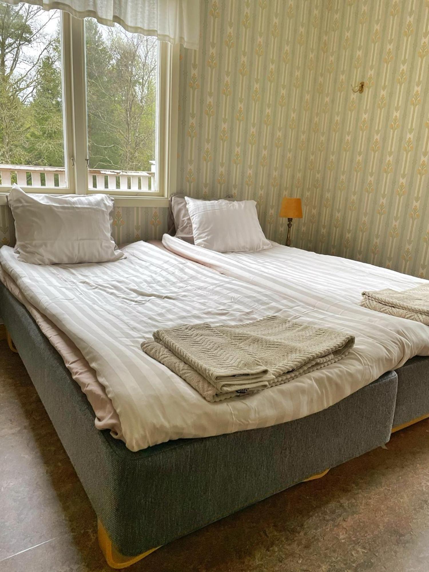 Viktors Affaershus Bed & Breakfast Atran Екстериор снимка